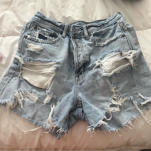 Ripped and distressed jean shorts - Picture 2 of 3